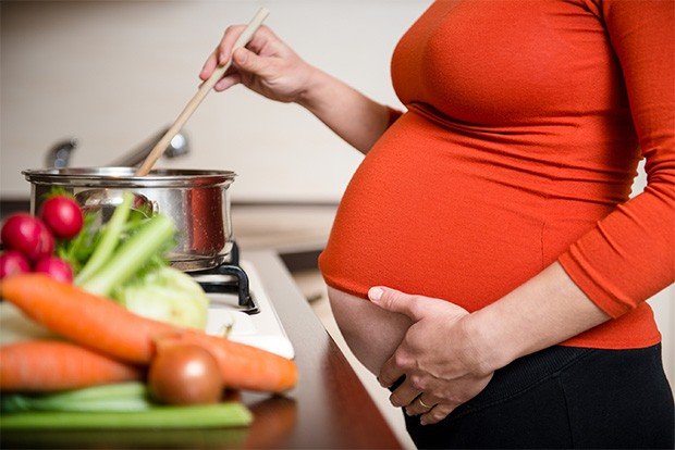 Read more about the article Saiba como deve ser a alimentação durante a gravidez
